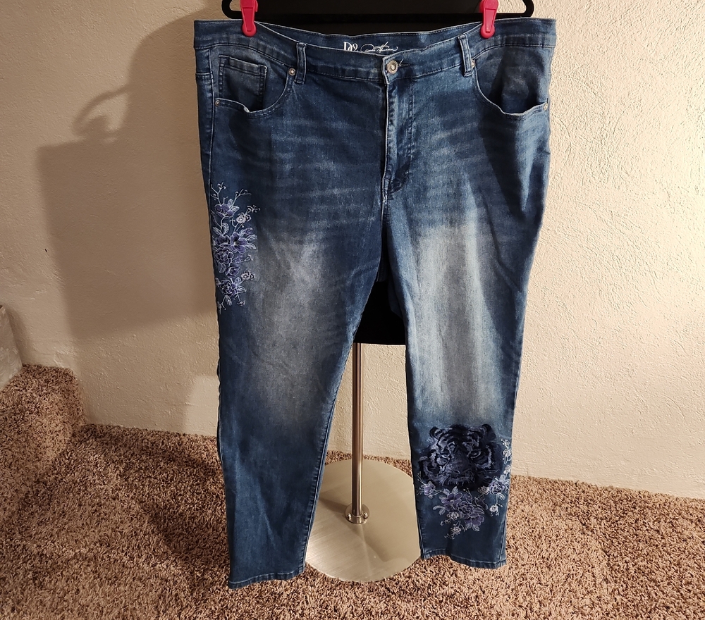 DG2 by Diane Gilman Dark Blue Embroidered Ankle Jeans